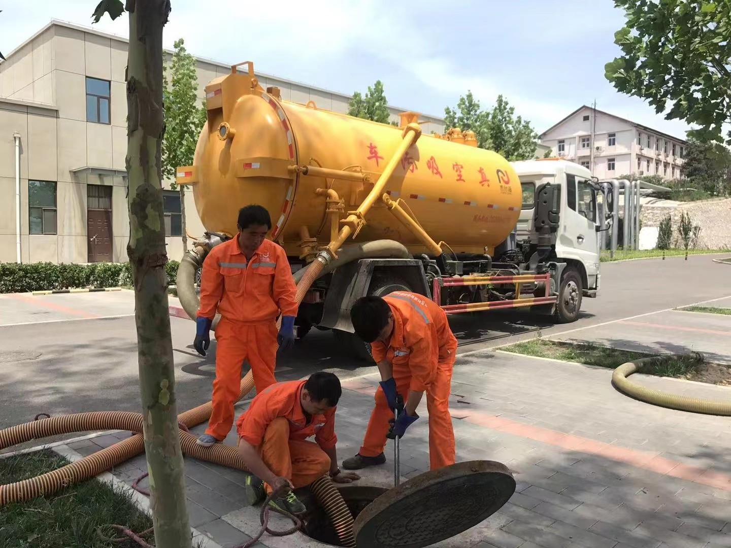 黑龙江化粪池清理与5-8吨吸粪车施工效率分析